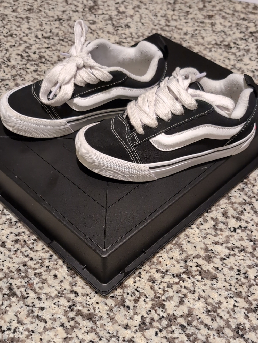 Kids Size 2 Vans Knu Skool Sneakers